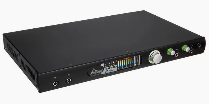 Prism Sound Titan, höljet sett från sidan