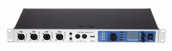 RME Fireface UFX III, ovansidan av lådan
