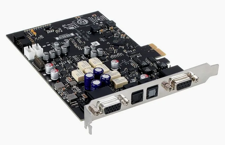 RME HDSPe AIO Pro, frontpanelen med rattarna