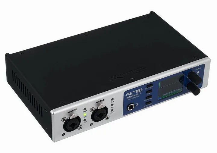 RME Madiface XT II, anslutningarna på baksidan