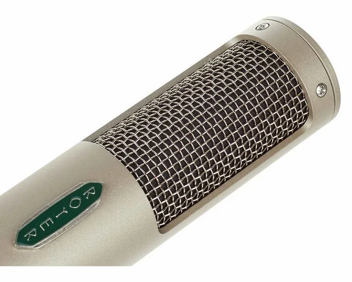 Royer Labs R-10, XLR-kontakten i botten