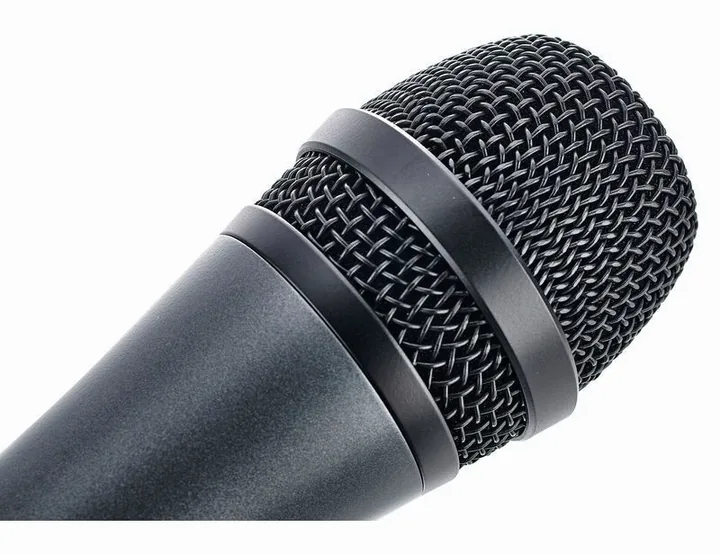 Sennheiser E835 Bundle, XLR-kontakten i botten