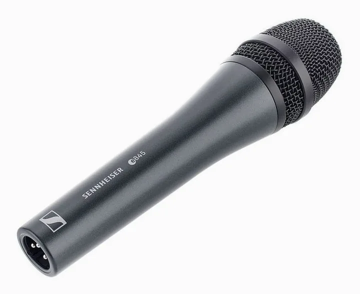 Sennheiser E845, XLR-kontakten i botten