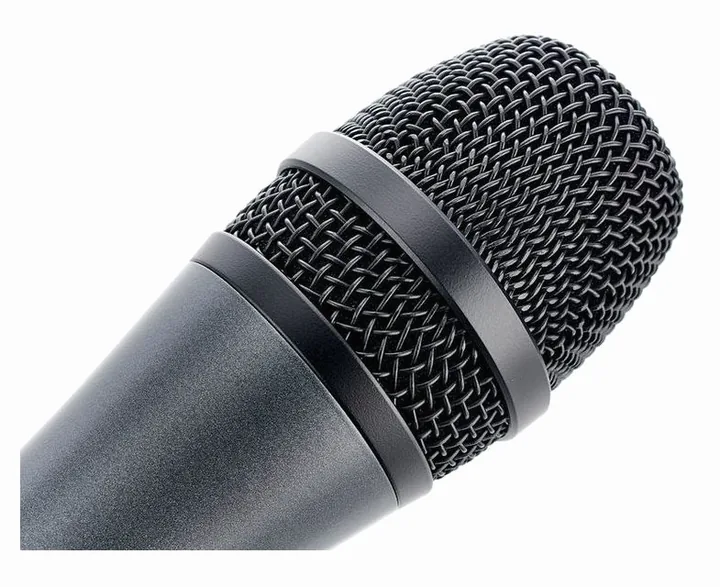 Sennheiser E845, XLR-kontakten i botten