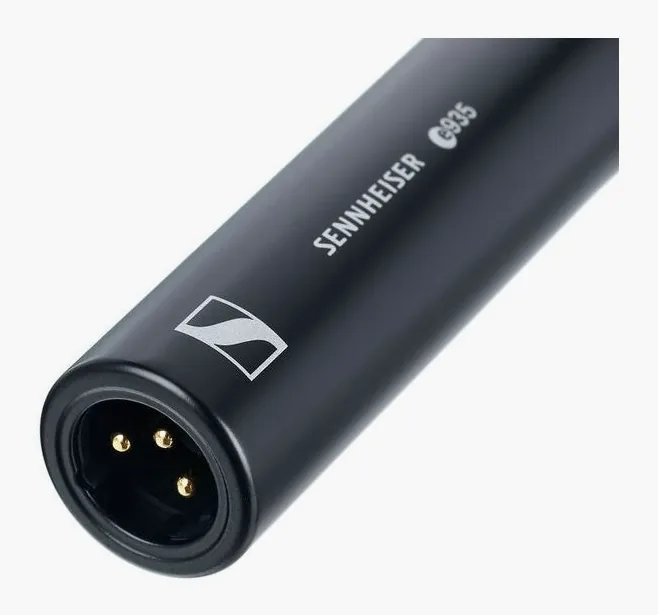 Sennheiser E 935, XLR-kontakten i botten