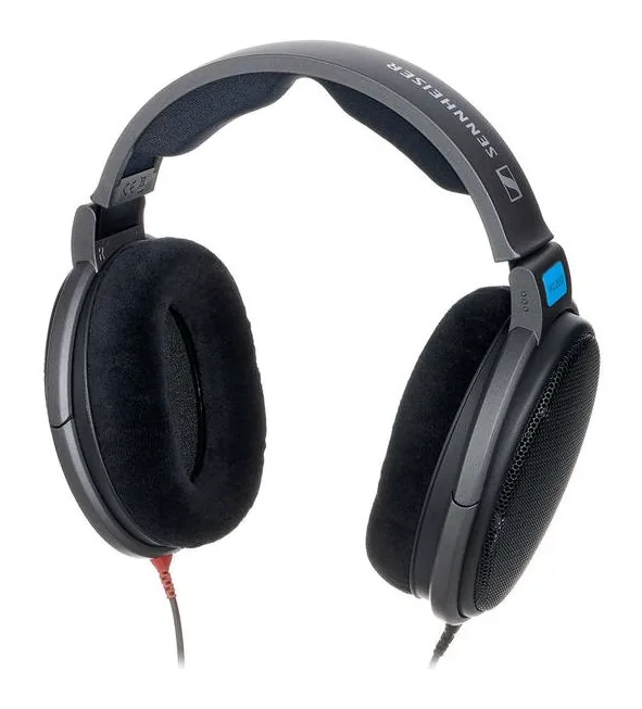 Sennheiser HD 600, kabelingången vid hörkåpan