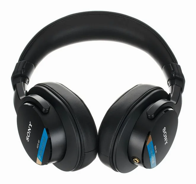 Sony MDR-M1, öronkuddarna på nära håll