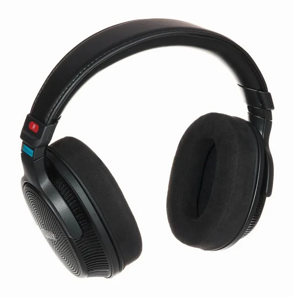 Sony MDR-MV1, kabelingången vid hörkåpan