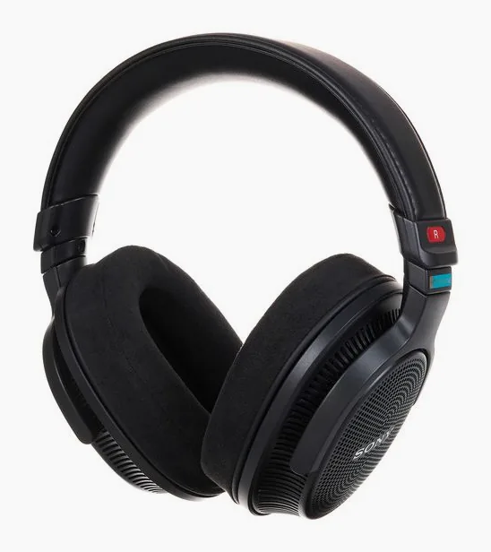 Sony MDR-MV1, kabelingången vid hörkåpan