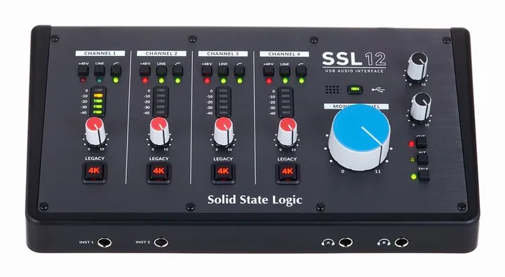 SSL 12, ingångarna på framsidan