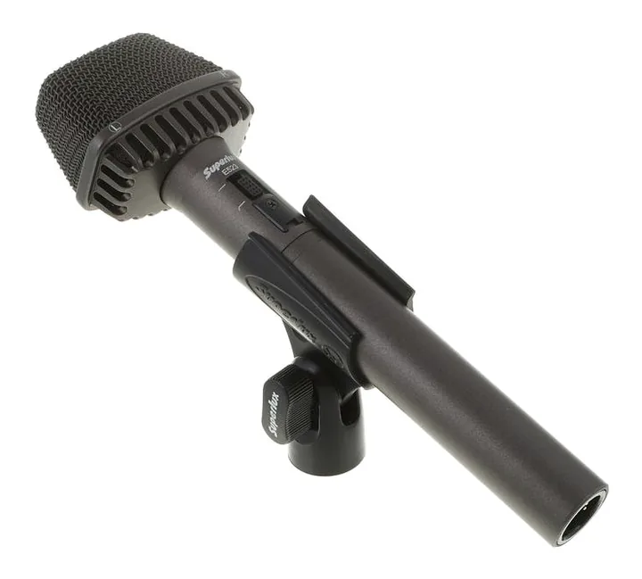 Superlux E523/D, XLR-kontakten i botten
