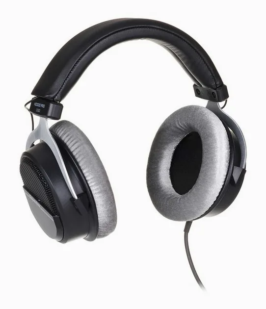 Superlux HD-330 Pro 150 Ohms, hörkåpan på nära håll
