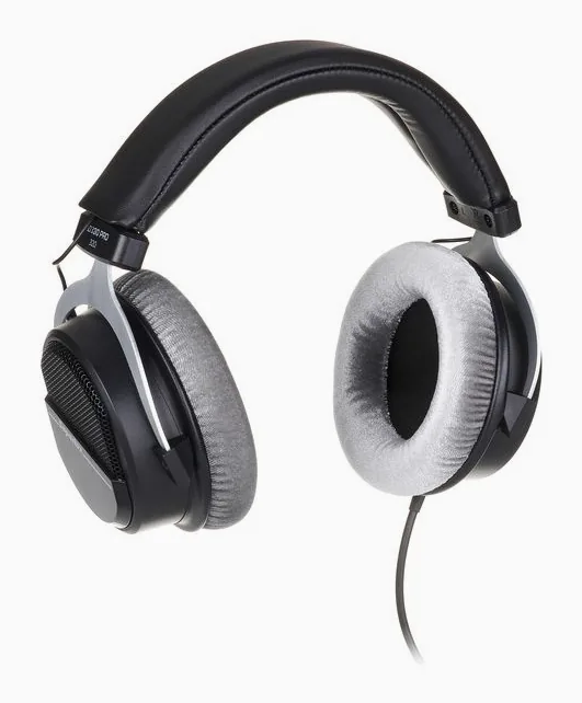 Superlux HD-330 Pro 32 Ohms, öronkuddarna på nära håll