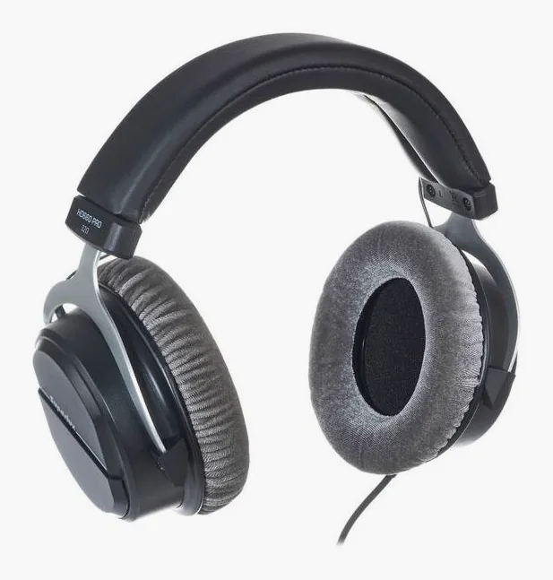 Superlux HD-660 Pro 32 Ohms, kabelingången vid hörkåpan