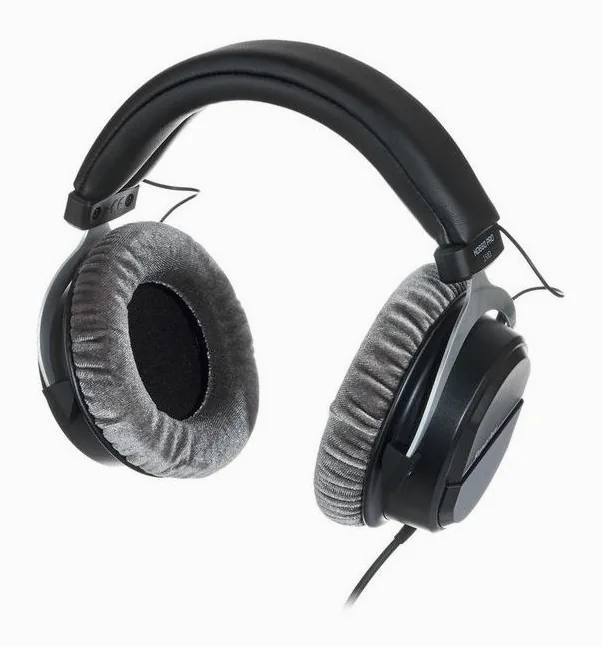 Superlux HD-660 Pro 150 Ohms, öronkuddarna på nära håll
