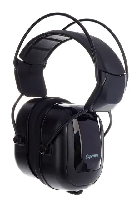 Superlux HD-665, kabelingången vid hörkåpan