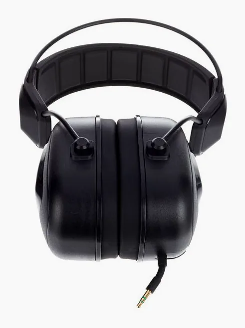 Superlux HD-665, kabelingången vid hörkåpan