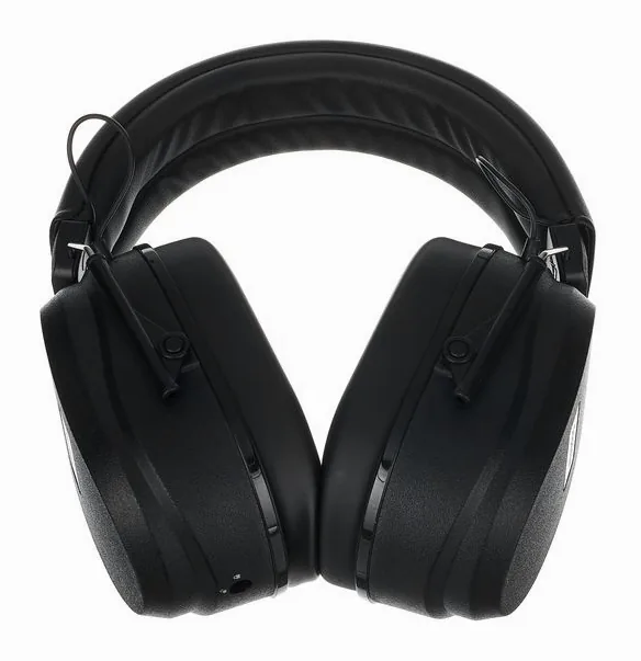 Superlux HD-667, kabelingången vid hörkåpan
