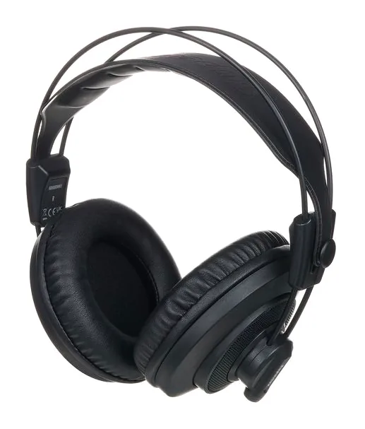 Superlux HD-668 B MKII, kabelingången vid hörkåpan