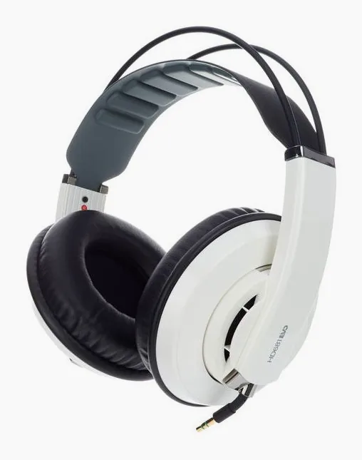 Superlux HD-681 Evo WH, hörkåpan på nära håll