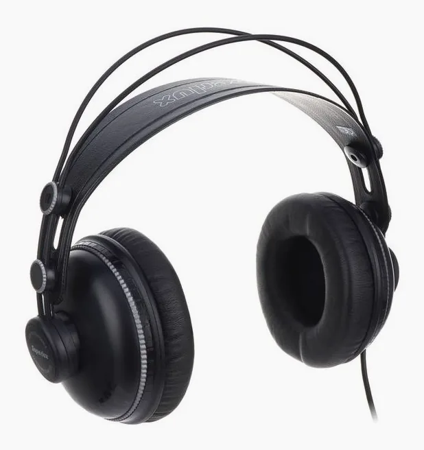 Superlux HD-662 B, gångjärnen och justeringen