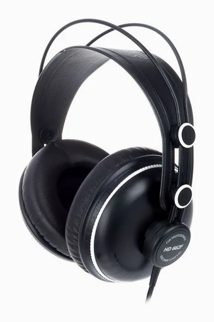 Superlux HD-662 F, kabelingången vid hörkåpan
