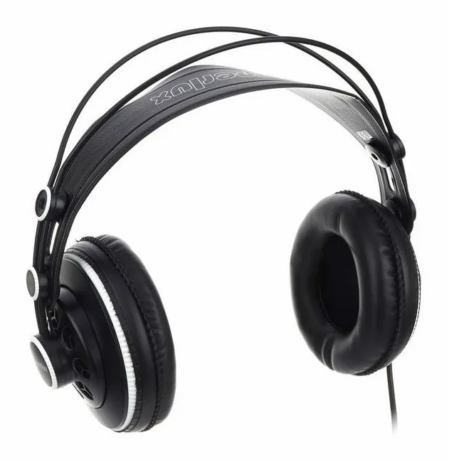 Superlux HD-681 F, gångjärnen och justeringen