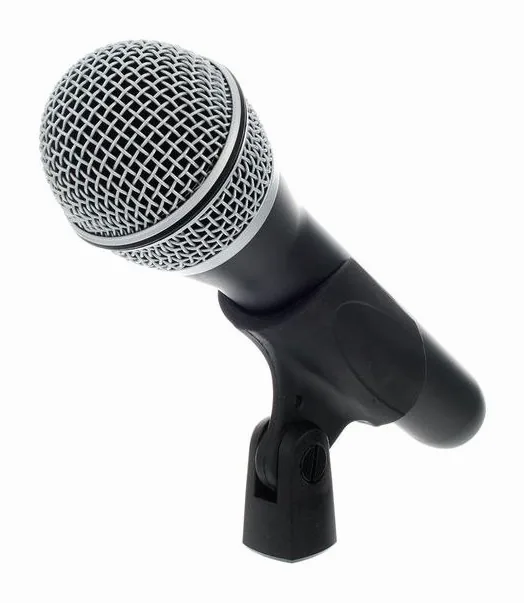 Superlux PRA C1, XLR-kontakten i botten