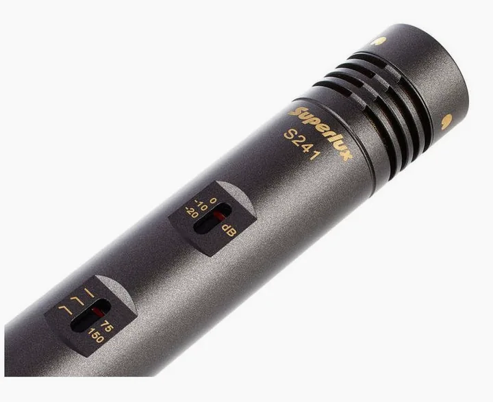 Superlux S241, gallret framifrån