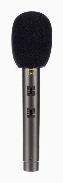 Superlux S241, loggan och ytan