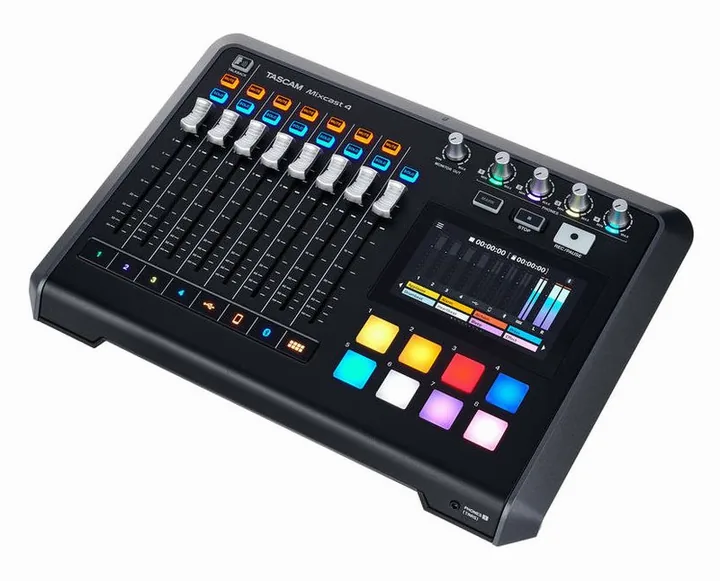 Tascam Mixcast 4 Bag Bundle, ingångarna på framsidan