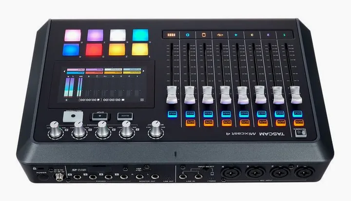 Tascam Mixcast 4, anslutningarna på baksidan