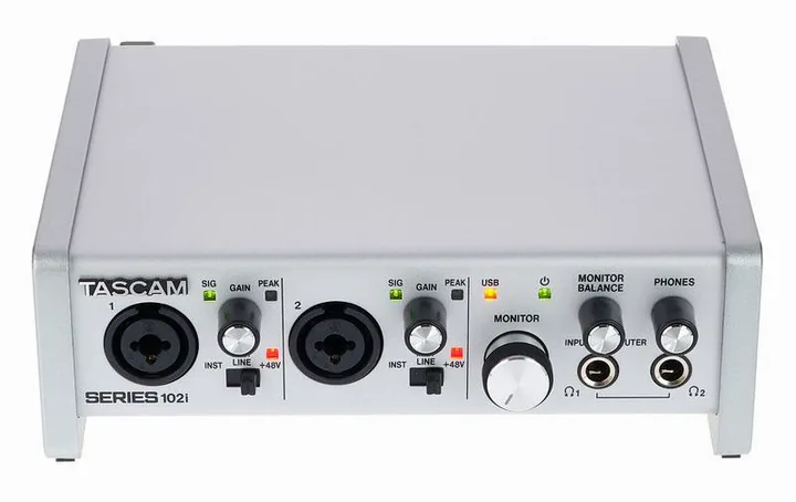 Tascam Series 102i, höljet sett från sidan