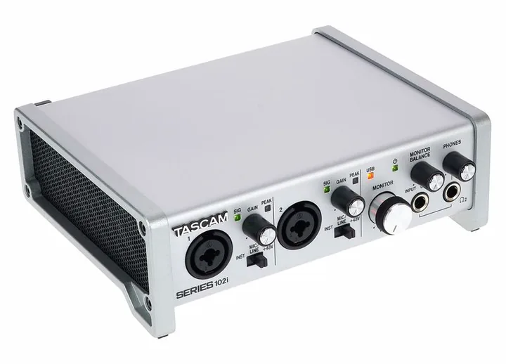 Tascam Series 102i, frontpanelen med rattarna