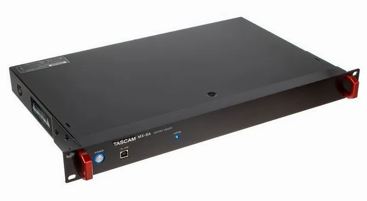 Tascam MX-8A, ingångarna på framsidan
