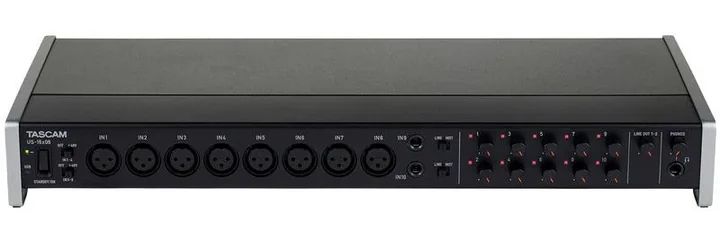 Tascam US-16x08, ingångarna på framsidan