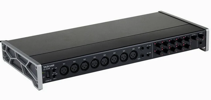 Tascam US-16x08, nivåmätarna och lysdioderna