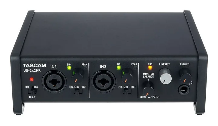 Tascam US-2x2HR, anslutningarna på baksidan