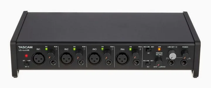Tascam US-4x4HR, nivåmätarna och lysdioderna