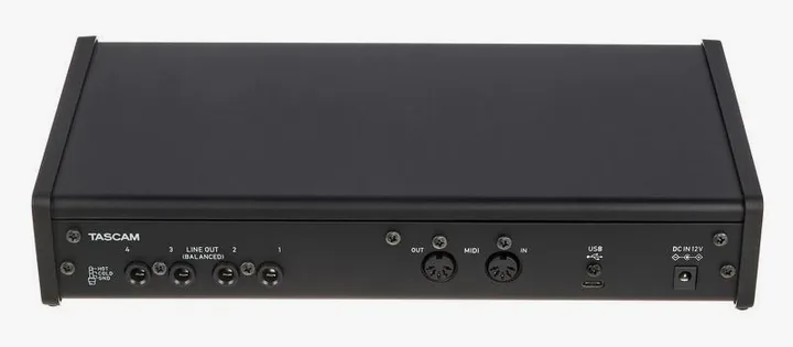 Tascam US-4x4HR, frontpanelen med rattarna