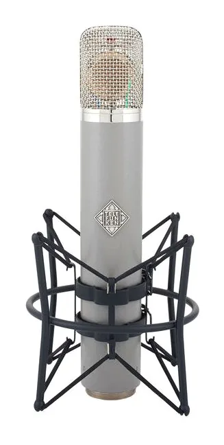 Telefunken C-12, XLR-kontakten i botten