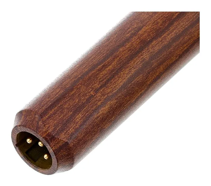 Telefunken M80 Cherry, XLR-kontakten i botten