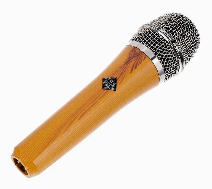 Telefunken M80 Oak, huset sett från sidan
