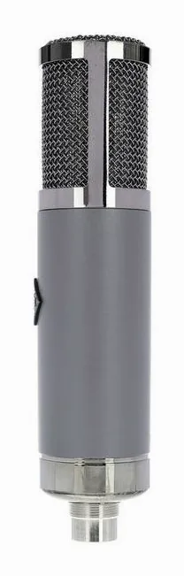 Telefunken TF51, XLR-kontakten i botten