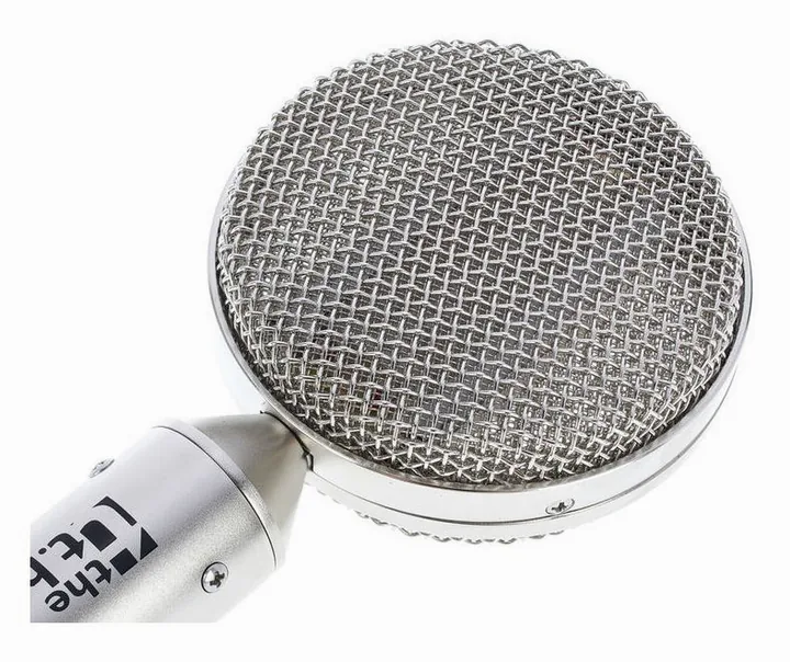 the t.bone RM 700 FetAmp Bundle, XLR-kontakten i botten