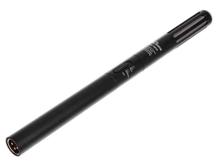 the t.bone EM 9600 Bundle, XLR-kontakten i botten