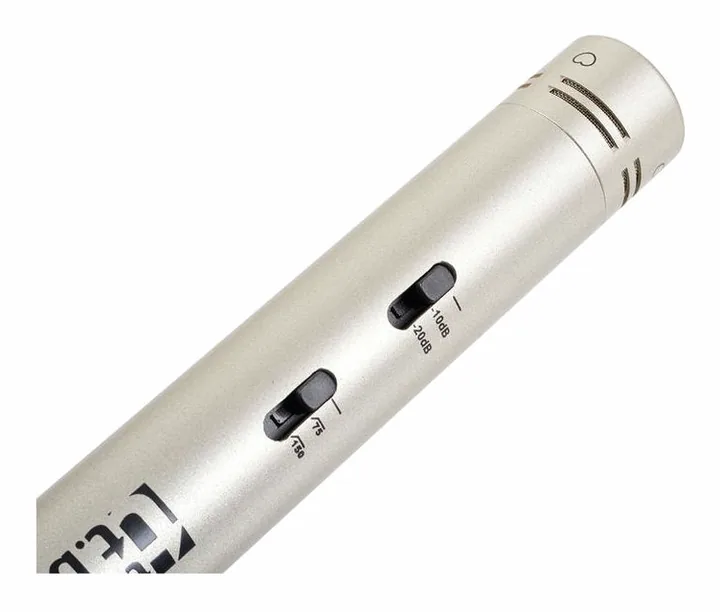 the t.bone SC 140 Stereoset Bundle, XLR-kontakten i botten