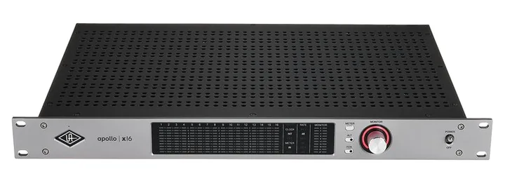 Universal Audio Apollo x16 Gen2 AC, ovansidan av lådan