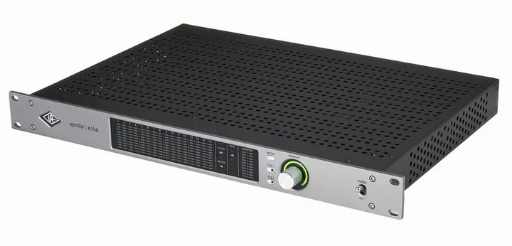 Universal Audio Apollo x16D Gen2 AC, nivåmätarna och lysdioderna