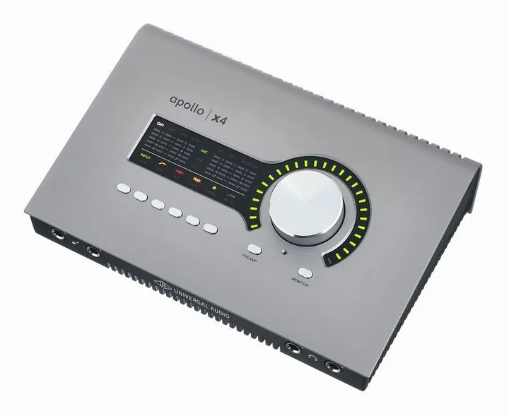 Universal Audio Apollo X4 Gen2 AC, anslutningarna på baksidan